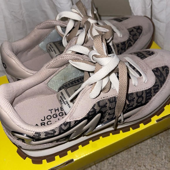 Marc Jacobs Beige and Black Women's Sneakers - Picture 2 of 7